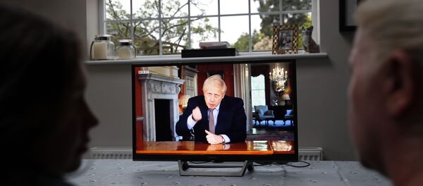 A family gather around the television to watch Britain's Prime Minister Boris Johnson give a televised message to the nation in Hartley Wintney, west of London on May 10, 2020, as the government sets out it's roadmap to ease the national lockdown due to the novel coronavirus COVID-19 pandemic. A family gather around the television to watch Britain's Prime Minister Boris Johnson give a televised message to the nation in Hartley Wintney, west of London on May 10, 2020, as the government sets out it's roadmap to ease the national lockdown due to the novel coronavirus COVID-19 pandemic. - Sputnik International