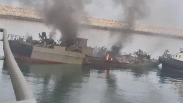 Remains of the Konarak general-purpose vessel following an apparent friendly fire incident near the Gulf of Oman. - Sputnik International