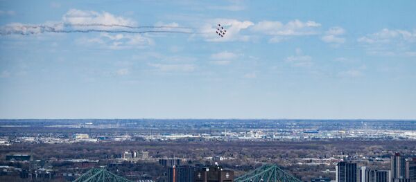 The Snowbirds, the Royal Canadian Air Force air acrobatics team, fly over Montreal in a morale-building tour of Canada called Operation Inspiration » as Canadians enter their third month of social distancing and isolation during the COVID-19 coronavirus pandemic in Montreal, Quebec, Canada, on May 7, 2020. - Sputnik International