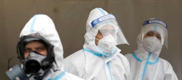 Healthcare workers wear personal protective equipment in Brooklyn, New York City - Sputnik International