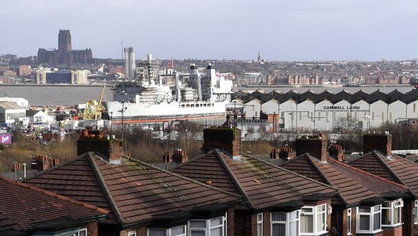 RFA Fort Victoria, a fort-class combined fleet stores ship and tanker of the UK's Royal Fleet Auxiliary, is resupplied at the Cammell Laird shipbuilders docks in Liverpool on January 16, 2018 - Sputnik International