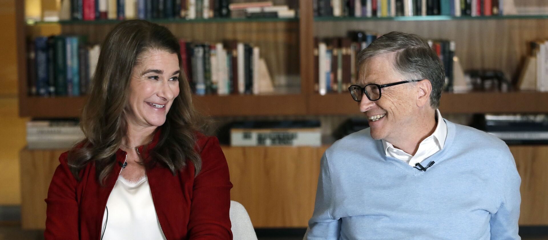In this Feb. 1, 2019, Bill and Melinda Gates look toward each other and smile while being interviewed in Kirkland, Wash. The couple, whose foundation has the largest endowment in the world, are pushing back against a new wave of criticism about whether billionaire philanthropy is a force for good - Sputnik International, 1920, 04.05.2021