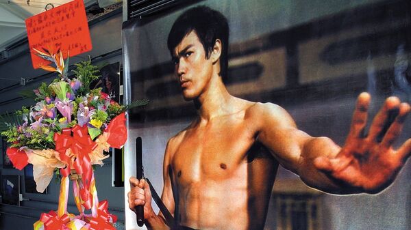 A giant poster of kung fu legend Bruce Lee during an exhibition at Hong Kong's Art center marking the 30th anniversary of Lee's death in this Wednesday, July 16, 2003 - Sputnik International