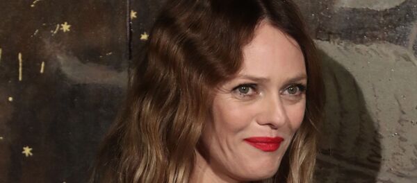 Vanessa Paradis during a photocall before the presentation of Chanel's Metiers d'Art collection, Wednesday, Dec.4, 2019 at the Grand Palais in Paris. Vanessa Paradis during a photocall before the presentation of Chanel's Metiers d'Art collection, Wednesday, Dec.4, 2019 at the Grand Palais in Paris. - Sputnik International
