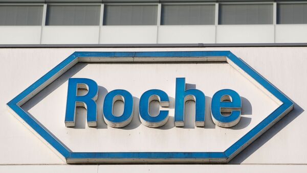 The logo of Swiss drugmaker Roche at its headquarters in Basel, Switzerland, January 30, 2020. REUTERS/Arnd Wiegmann/File Photo - Sputnik International