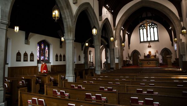 Father Peter Turrone is seen as he starts his Palm Sunday mass to an empty church at the St. Thomas Aquinas Catholic Church on April 5, 2020 in Toronto, Canada.  - Sputnik International