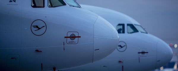 Aircraft of German Lufthansa airline are parked at the airport in Frankfurt, Germany, Monday, May 4, 2020 - Sputnik International