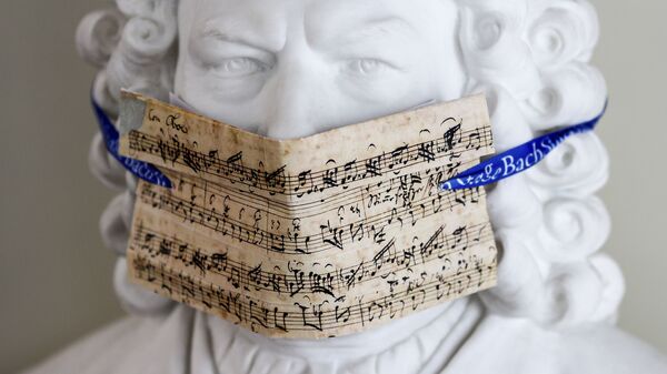 A bust of Bach with a face mask made of notes from the cantata My heart swims in blood is on display in the Bach Archive in front of the exhibition Bach and Beethoven in Leipzig, Germany, Tuesday, May 12, 2020 - Sputnik International