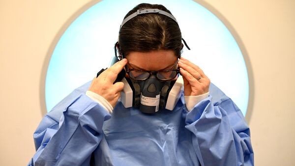 Clinical staff put on Personal Protective Equipment (PPE)  at the Intensive Care unit at Royal Papworth Hospital, during the coronavirus disease (COVID-19) outbreak, in Cambridge, UK 5 May 2020 - Sputnik International