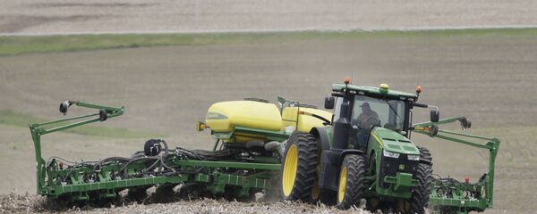 Farmer in a field in Springfield, Nebraska Farmer in a field in Springfield, Nebraska - Sputnik International