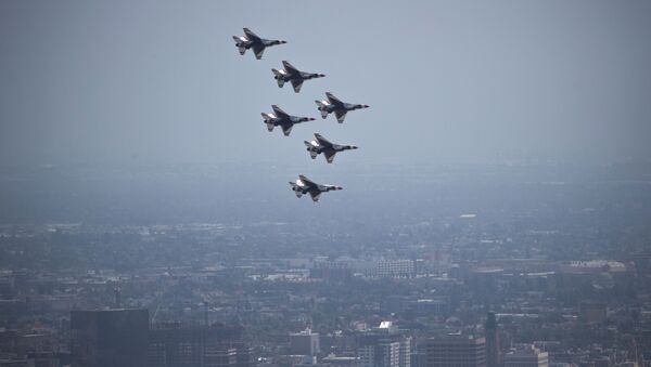 A formation of U.S. Air Force Thunderbirds flies over downtown to honor frontline responders and essential workers during the outbreak of the coronavirus disease (COVID-19), in Los Angeles, California, U.S., May 15, 2020 - Sputnik International