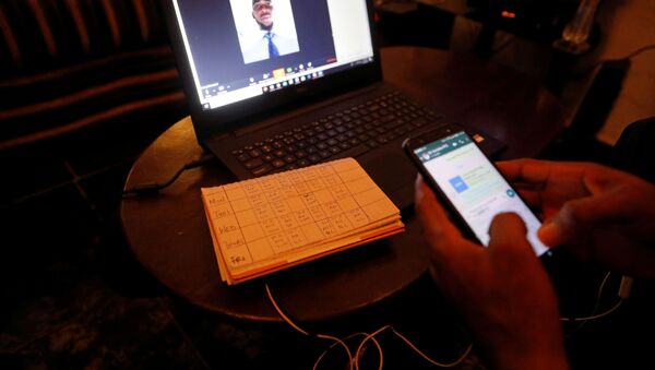 Nigerian teacher, Emmanuel Ntaji, types on his phone as he awaits his students to come online on the Zoom app for their e-learning class, at his home during a lockdown imposed by the authorities to limit the spread of the coronavirus disease (COVID-19) in Lagos, Nigeria April 23, 2020. Picture taken April 23, 2020.  - Sputnik International