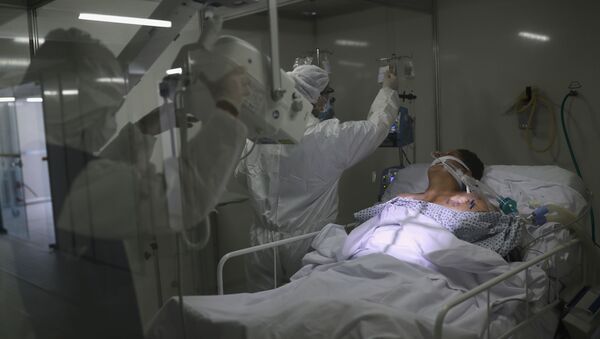 Members of medical staff, wearing protective suits and face masks, do a lung X-ray on a patient suffering from coronavirus disease (COVID-19) in the Intensive Care Unit (ICU) at a field hospital set up to treat patients suffering from the disease (COVID-19) in Guarulhos, Sao Paulo state, Brazil - Sputnik International