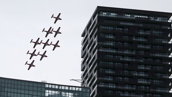 The Canadian Forces' Snowbirds aerobatic team over Toronto, Ontario - Sputnik International