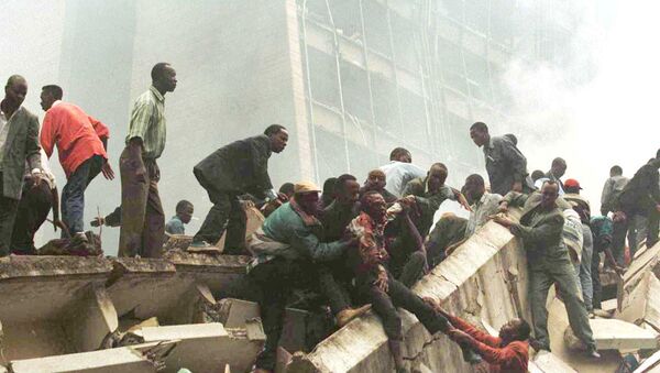 An injured man is removed from the wreckage after an explosion near the US Embassy in Nairobi, Kenya on August 7, 1998.  - Sputnik International