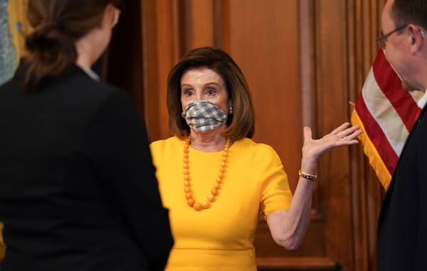 The Daily Show Host Trevor Noah Schools Nancy Pelosi Over 'Morbidly Obese' Trump Remark - Sputnik International