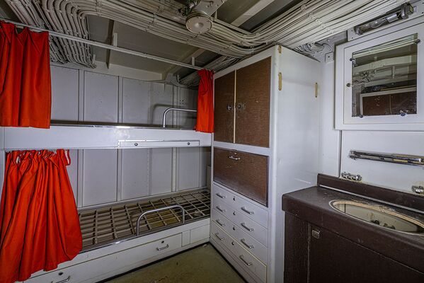 A cabin in one of the French warships discovered by photographer Bob Thissen at a ship cemetery - Sputnik International