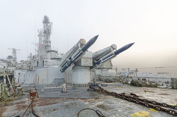 View of missiles atop the French anti-air cruiser Colbert discovered by photographer Bob Thissen - Sputnik International