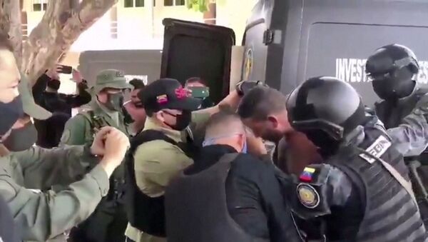 Venezuelan soldiers wearing face masks surround a suspect moved from a helicopter after what Venezuelan authorities described was a mercenary incursion, at an unknown location in this still frame obtained from Venezuelan government TV video, May 4, 2020.  - Sputnik International