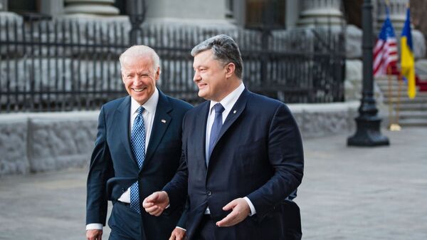 Vice President of the United States Joe Biden, left, and Ukrainian President Petro Poroshenko during their meeting in Kiev - Sputnik International