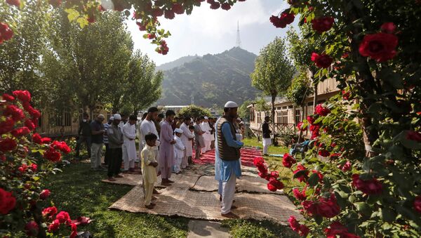 Kashmiri Muslims pray in the garden of a house while celebrating Eid al-Fitr, the Muslim festival marking the end of the holy fasting month of Ramadan, amid the spread of the coronavirus disease (COVID-19) outbreak in Kashmir May 24, 2020 - Sputnik International