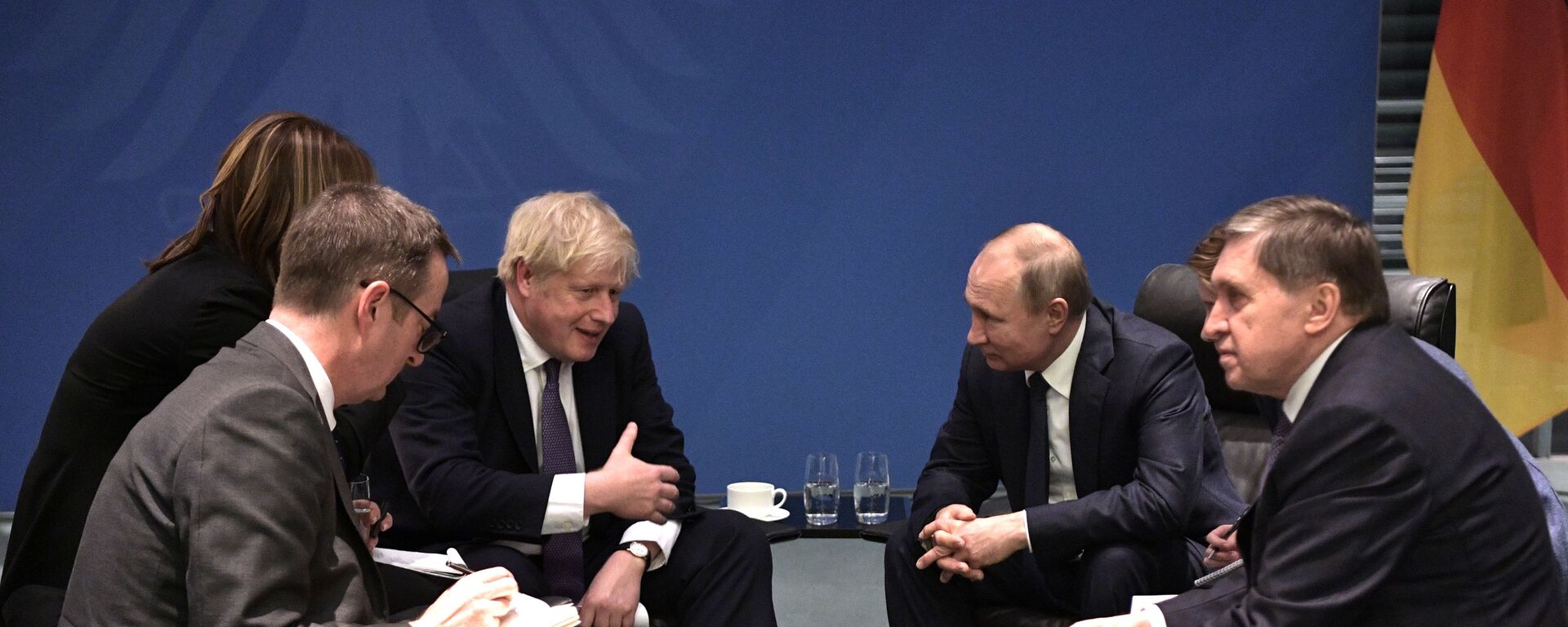 Britain's Prime Minister Boris Johnson and Russian President Vladimir Putin speak during a meeting on the sidelines of an international peace conference on Libya in Berlin, Germany - Sputnik International, 1920, 13.12.2021