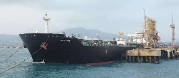 Crew of the Iranian tanker ship Fortune are seen at the deck during the arrival at El Palito refinery in Puerto Cabello, Venezuela May 25, 2020 - Sputnik International