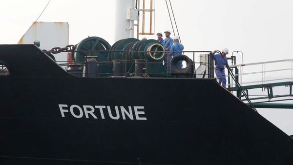Crew of the Iranian tanker ship Fortune are seen at the deck during the arrival at El Palito refinery in Puerto Cabello, Venezuela May 25, 2020.  - Sputnik International