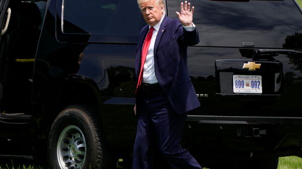 U.S. President Donald Trump waves after attending a Memorial Day ceremony at Fort McHenry in Baltimore, Maryland,  25 May 2020.   - Sputnik International