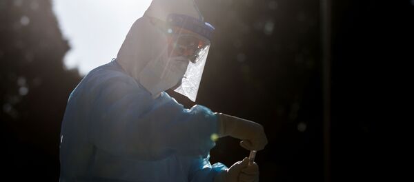 Medical staff prepare a nucleic acid kit for a journalist before the closing session of the Chinese People's Political Consultative Conference (CPPCC) following the outbreak of the coronavirus disease (COVID-19) in Beijing, China May 27, 2020. - Sputnik International