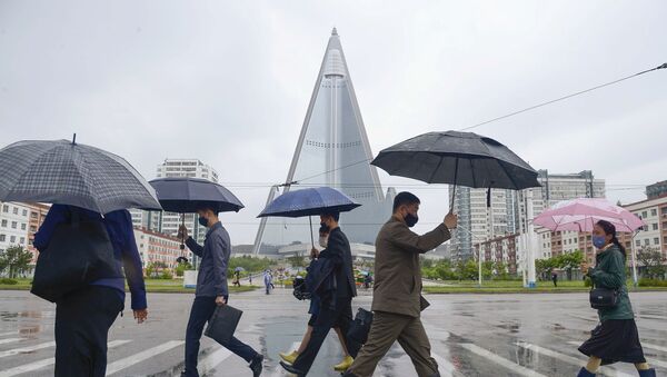 People wearing protective face masks in Pyongyang - Sputnik International