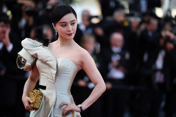 Chinese actress Fan Bingbing poses as she arrives on May 11, 2018 for the screening of the film Ash is Purest White (Jiang hu er nv) at the 71st edition of the Cannes Film Festival in Cannes, southern France.  - Sputnik International