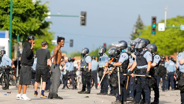 People gather near the Minneapolis Police third precinct after a white police officer was caught on a bystander's video pressing his knee into the neck of African-American man George Floyd, who later died at a hospital, in Minneapolis, Minnesota, U.S. May 27, 2020. - Sputnik International