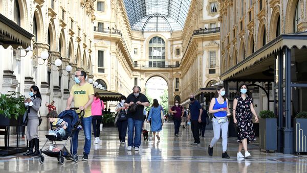 People walk at at Galleria Vittorio Emanuele II, as Italy eases some of the lockdown measures put in place during the coronavirus disease (COVID-19) outbreak, in Milan, Italy May 18, 2020. - Sputnik International