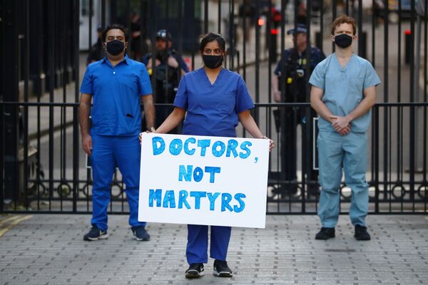 UK Gov't Test-and-Trace System May Force Medical Workers to Self-Isolate, Health Officials Warn UK Gov't Test-and-Trace System May Force Medical Workers to Self-Isolate, Health Officials Warn - Sputnik International
