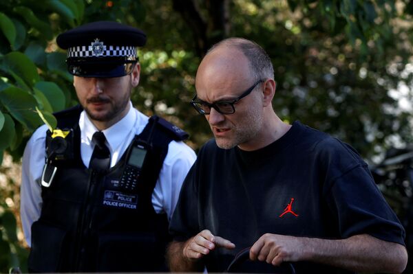 Boris Johnson Said to Have Given Cummings 'Last Chance' Ultimatum Over Lockdown Breach Media Furore - Sputnik International