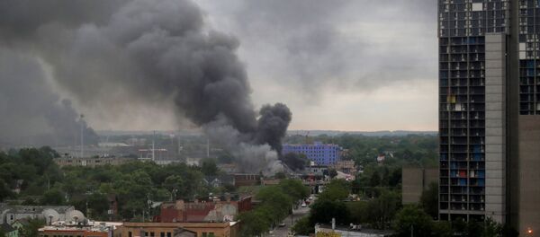 Plumes of smoke rise into the sky in the aftermath of a protest after a white police officer was caught on a bystander's video pressing his knee into the neck of African-American man George Floyd, who later died at a hospital, in Minneapolis, Minnesota, U.S., May 29, 2020.  - Sputnik International