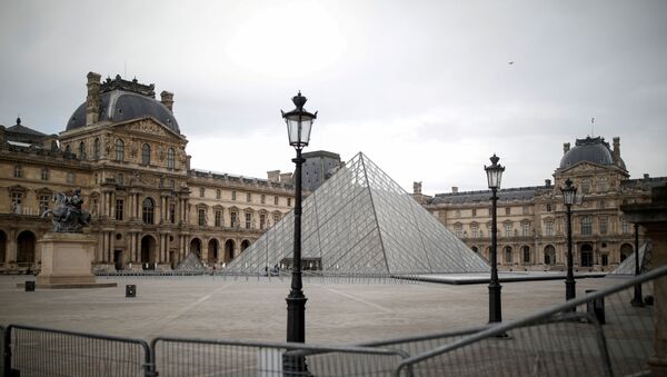 The glass Pyramid of the Louvre museum in Paris - Sputnik International