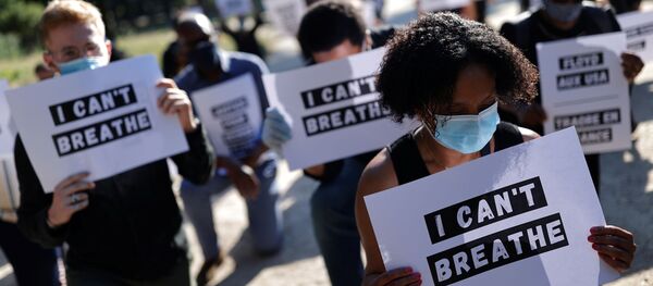 People protest against the death in Minneapolis police custody of George Floyd, next to the U.S. embassy in Paris, France, June 1, 2020 - Sputnik International