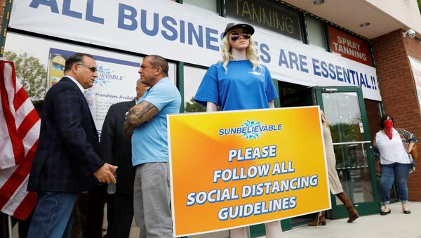 Bobby Catone, owner of Sunbelievable, prepares to open his business against local health recommendations as the outbreak of the coronavirus disease (COVID-19) continues in the Staten Island borough of New York, U.S., May 28, 2020. - Sputnik International