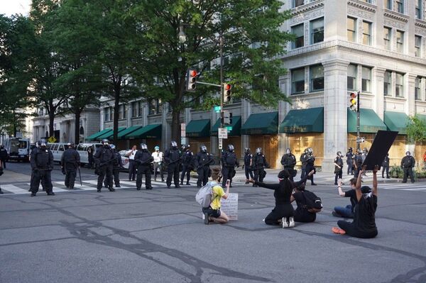 Curfew and Cordons in Washington DC as George Floyd Riots Continue in Other US States - Video, Photo - Sputnik International