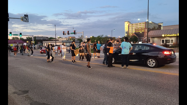 Protesters blocking an intersection in Columbia, Missouri, after the death of African American George Floyd, following his arrest in Minneapolis. - Sputnik International
