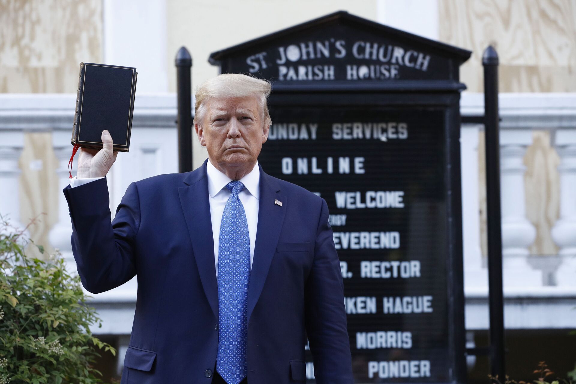 President Donald Trump holds a Bible as he visits outside St. John's Church across Lafayette Park from the White House Monday, June 1, 2020, in Washington. Park of the church was set on fire during protests on Sunday night. (AP Photo/Patrick Semansky) - Sputnik International, 1920, 06.12.2021