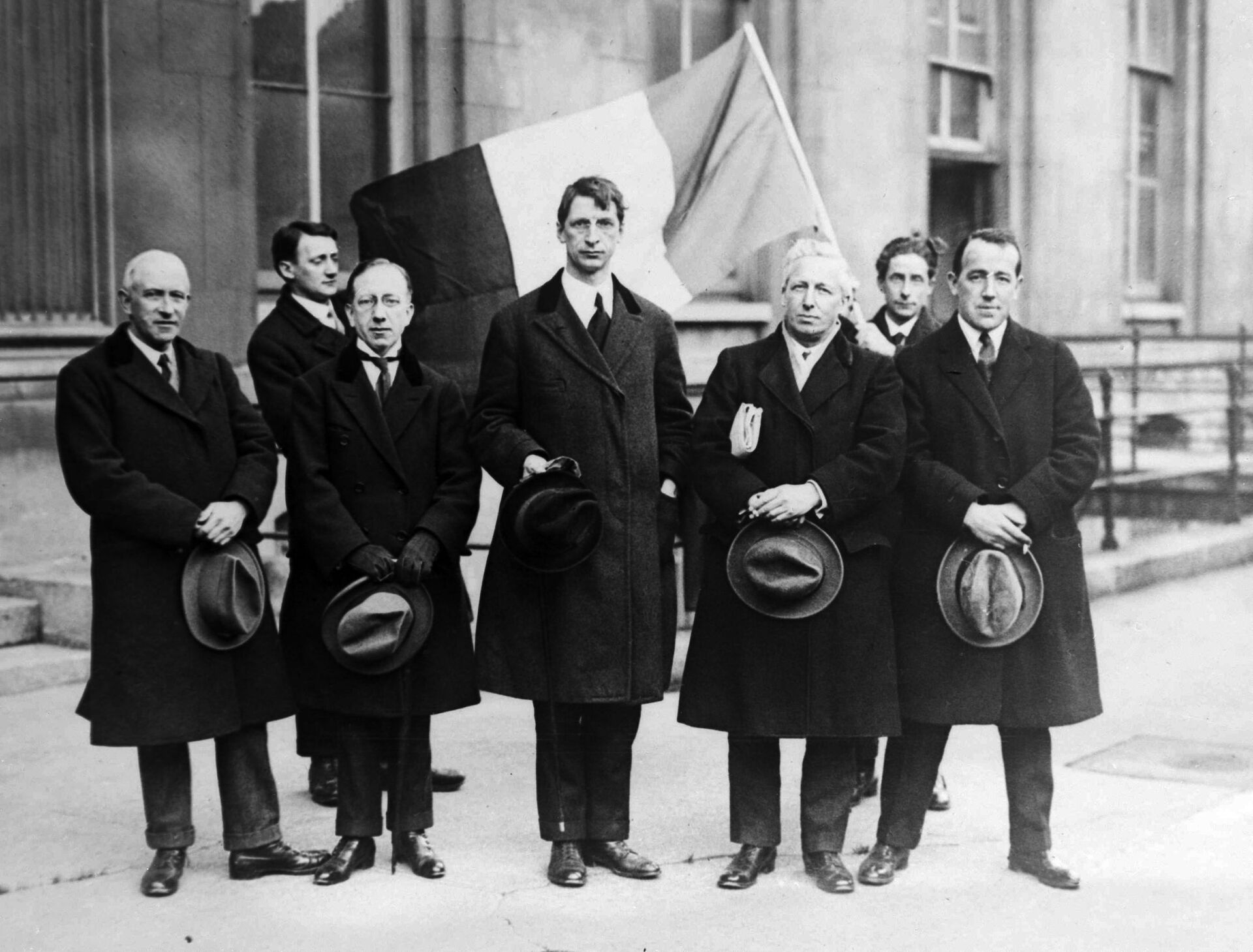 Eamon de Valera (centre) with anti-Treaty allies in Ireland - Sputnik International, 1920, 08.09.2021