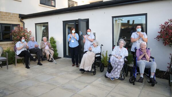 Care workers and residents of the Scisset Mount Care Home react during the last day of the Clap for our Carers campaign in support of the NHS, following the outbreak of the coronavirus disease (COVID-19), Huddersfield, Britain, May 28, 2020 - Sputnik International