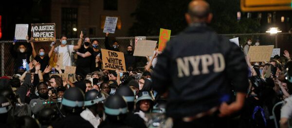 NYPD officers face demonstrators after curfew during a protest against the death in Minneapolis police custody of George Floyd, in New York City, U.S., June 2, 2020. - Sputnik International