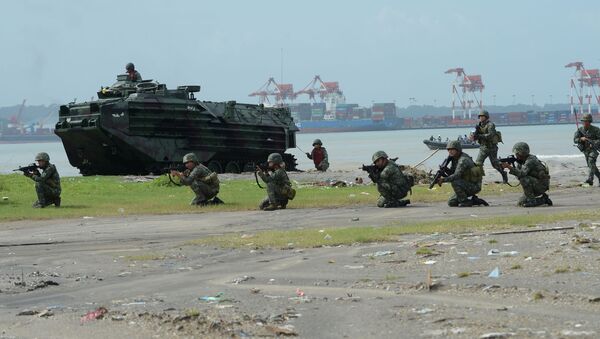 Philippine marines take their position next to newly-acquired Amphibious Assault Vehicles (AAV) during an amphibious landing exericse at the lighthouse beach facing south China sea in Subic Freeport in Subic town, Zambales province, north of Manila on September 21, 2019, as part of the combined exercise between army, navy, airforce and marines - Sputnik International