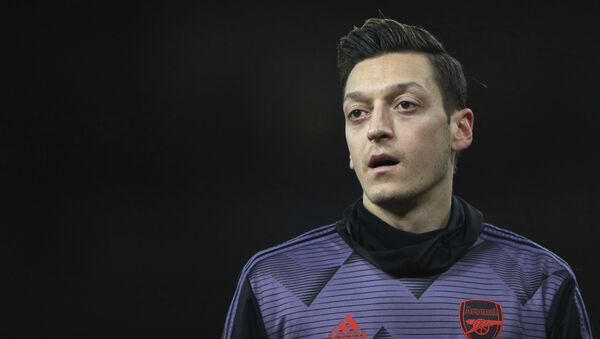 Arsenal's Mesut Ozil warms up prior the English Premier League soccer match between Arsenal and Manchester City, at the Emirates Stadium in London, Sunday, Dec. 15, 2019 - Sputnik International