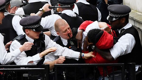 Protesters and police officers clash near Downing Street during a Black Lives Matter protest following the death of George Floyd who died in police custody in Minneapolis, London, Britain, June 3, 2020. REUTERS/Toby Melville - Sputnik International