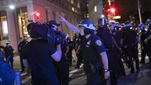 A police officer shouts at Associated Press videojournalist Robert Bumsted, Tuesday, June 2, 2020, in New York - Sputnik International